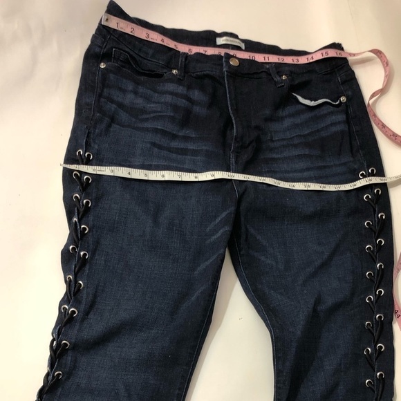 Good American Good Legs dark wash blue lace up jeans - Picture 4 of 9